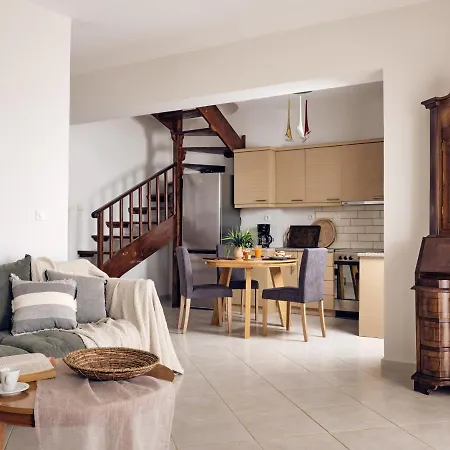 Three Graces Apartment