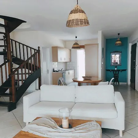 Three Graces Apartment *