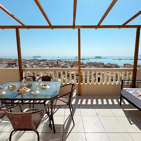 Three Graces Apartment *