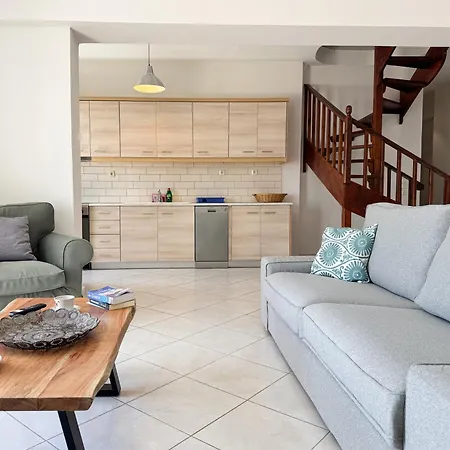 Three Graces Apartment *