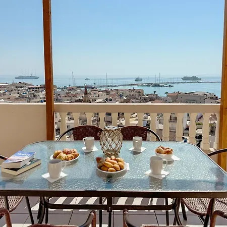 Three Graces זקינטוס טאון